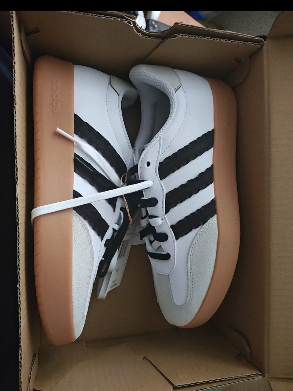 WOMEN'S Size US 10 Adidas Barreda Gum Sole Sneaker Brand new with box and tags